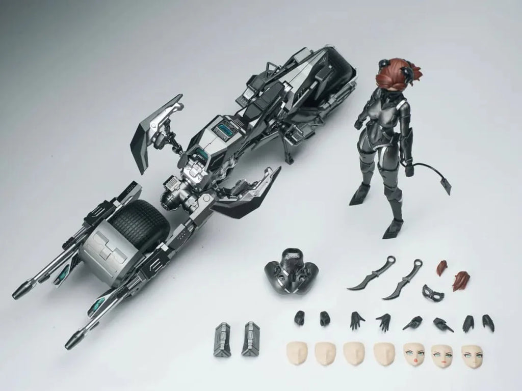 DC Comics Catwoman and Bat-Pod 1/10 Scale - Mokei Otaku