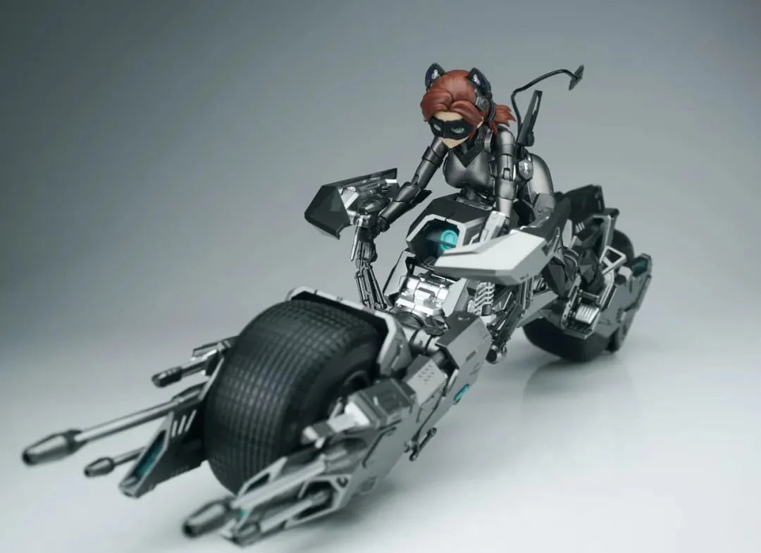 DC Comics Catwoman and Bat-Pod 1/10 Scale - Mokei Otaku