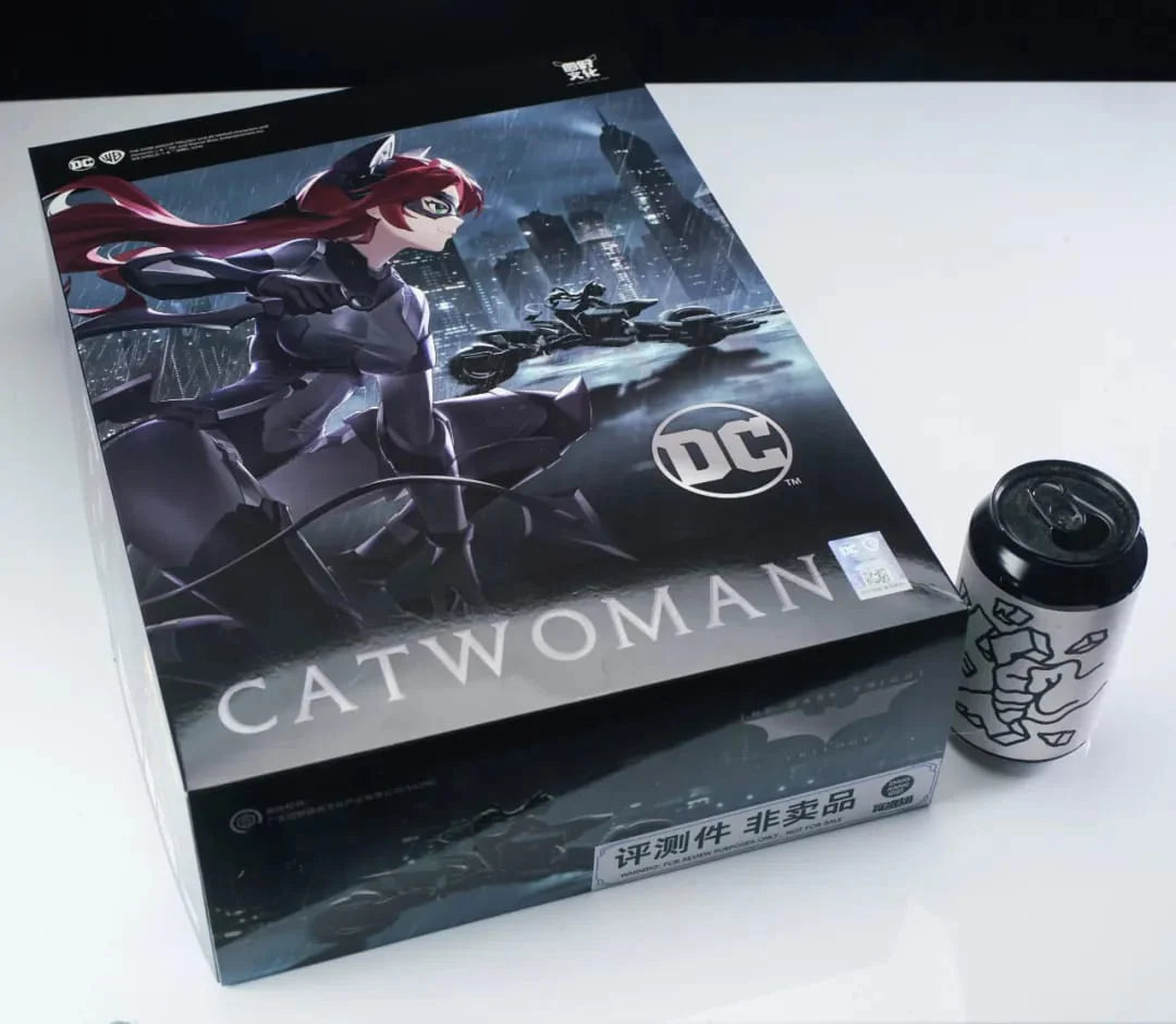 DC Comics Catwoman and Bat-Pod 1/10 Scale