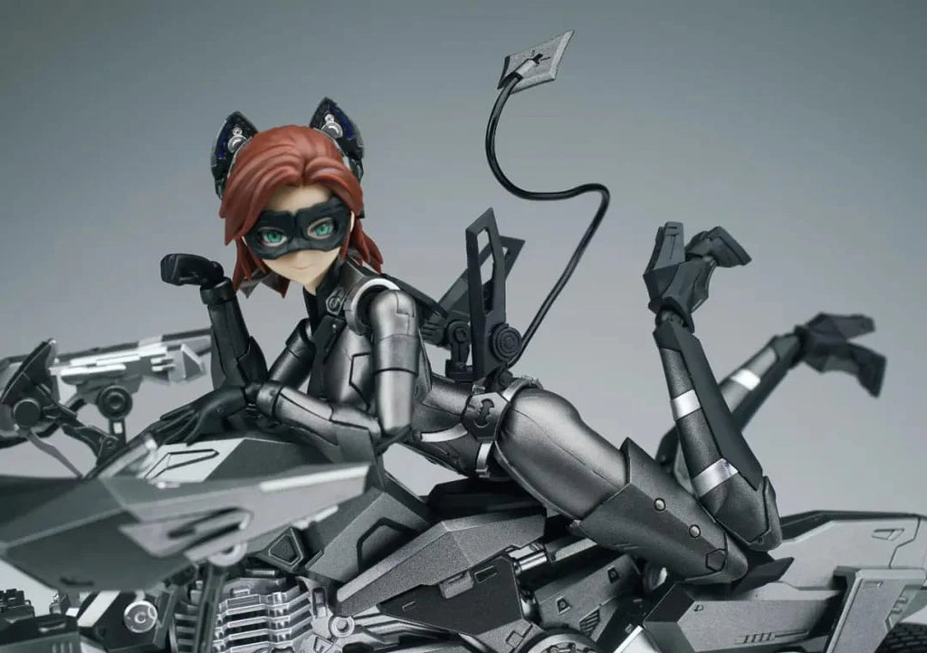 DC Comics Catwoman and Bat-Pod 1/10 Scale - Mokei Otaku